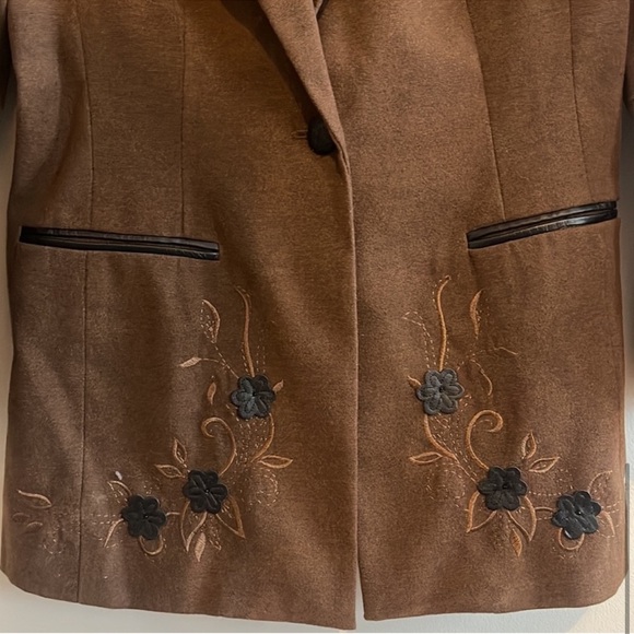 Coldwater Creek Vintage Faux Leather Flower Embroidered Blazer Size 6P Brown - Picture 7 of 11